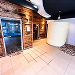Modern Mountain 4 - An Der Skipiste