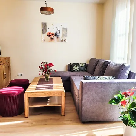 Modern Mountain 4 - An Der Skipiste