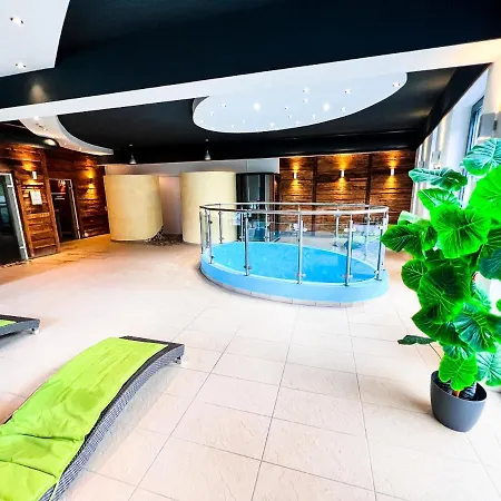 Modern Mountain 4 - An Der Skipiste *