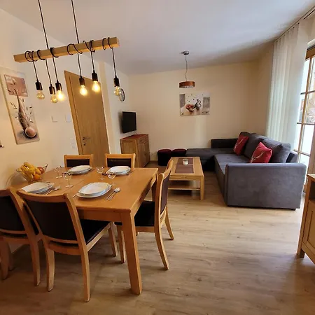 Modern Mountain 4 - An Der Skipiste *