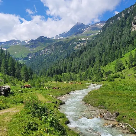 Modern Mountain 4 - An Der Skipiste