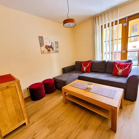 Modern Mountain 4 - An Der Skipiste *