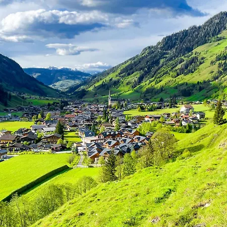 Modern Mountain 4 - An Der Skipiste Rauris