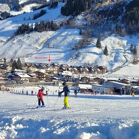 Modern Mountain 4 - An Der Skipiste *