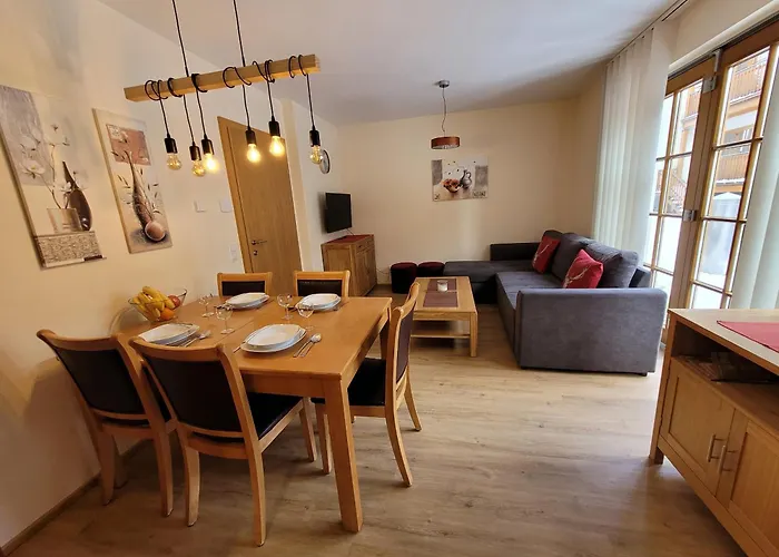 Modern Mountain 4 - An Der Skipiste *