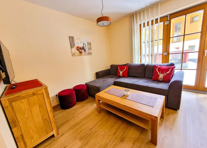 Modern Mountain 4 - An Der Skipiste *